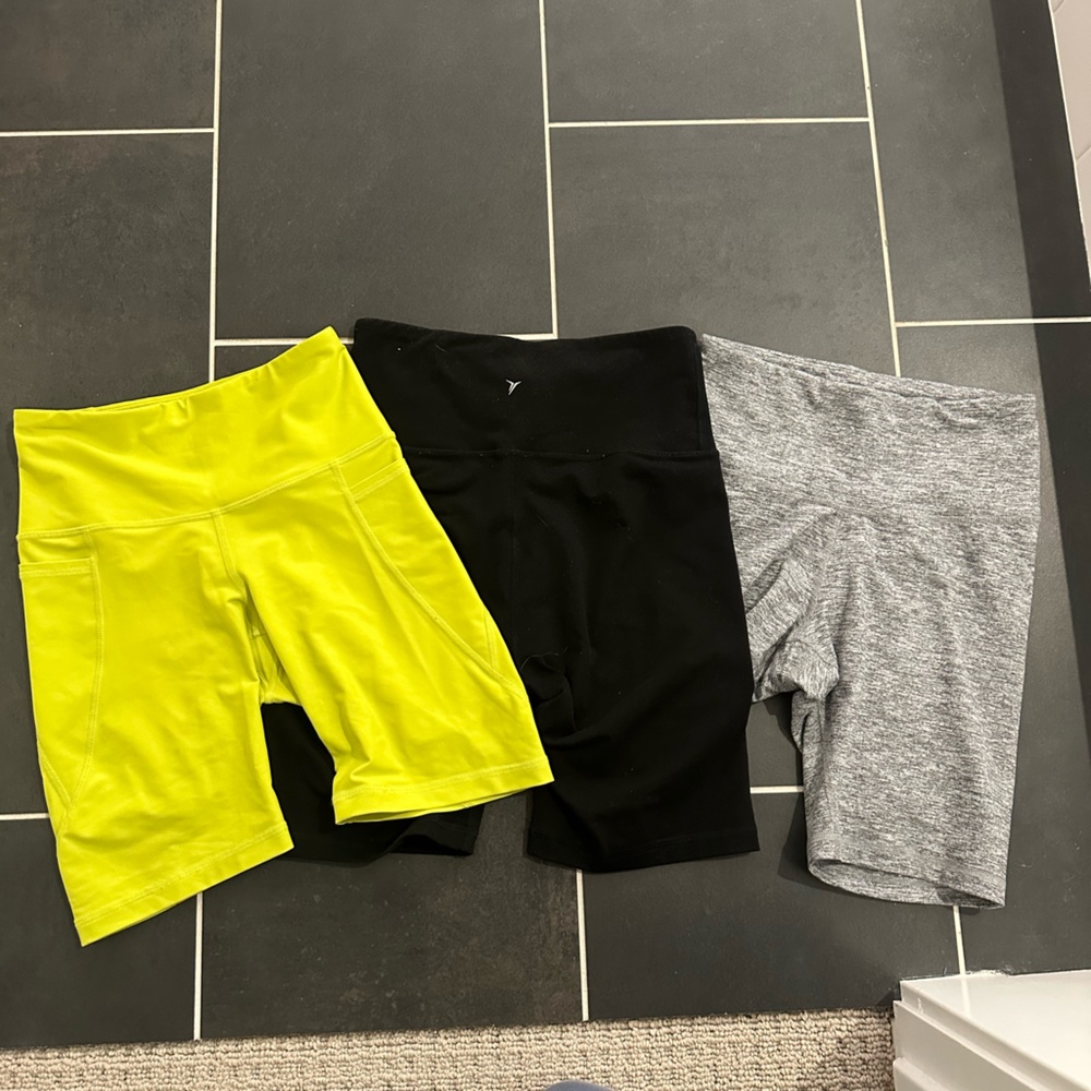 Old navy active shorts size Small. Excellent quality